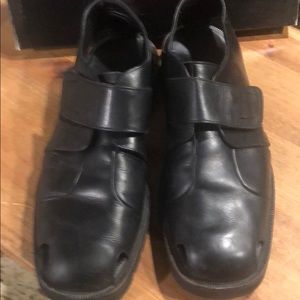 Donald Pliner open toe leather sandals; used